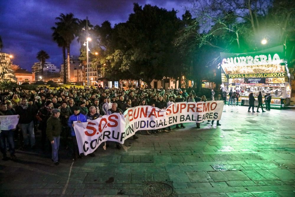 Nueva manifestación del entorno Cursach contra el juez Penalva