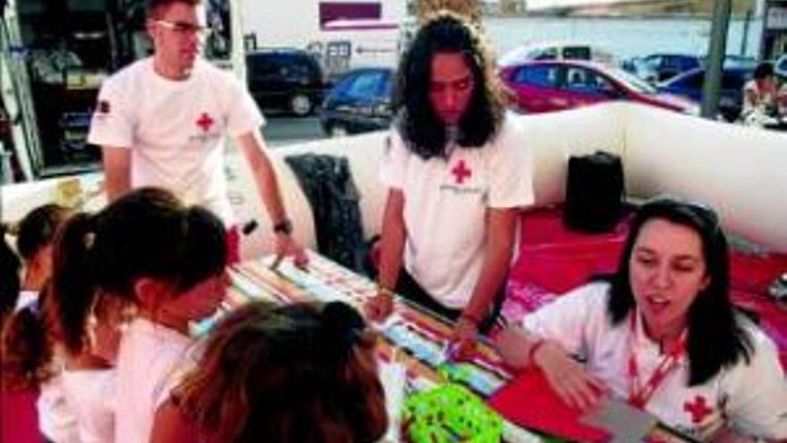 Cruz Roja enseña a los niños a evitar el calor