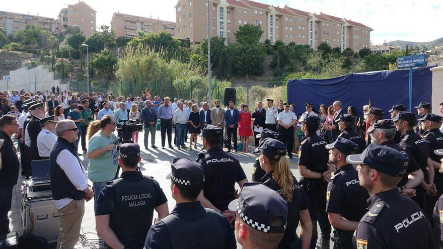 Acto en el que se inauguró la calle dedicada el agente.