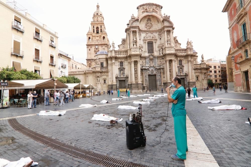 Las 'victimas' de la crisis climática, exhibidas en Murcia