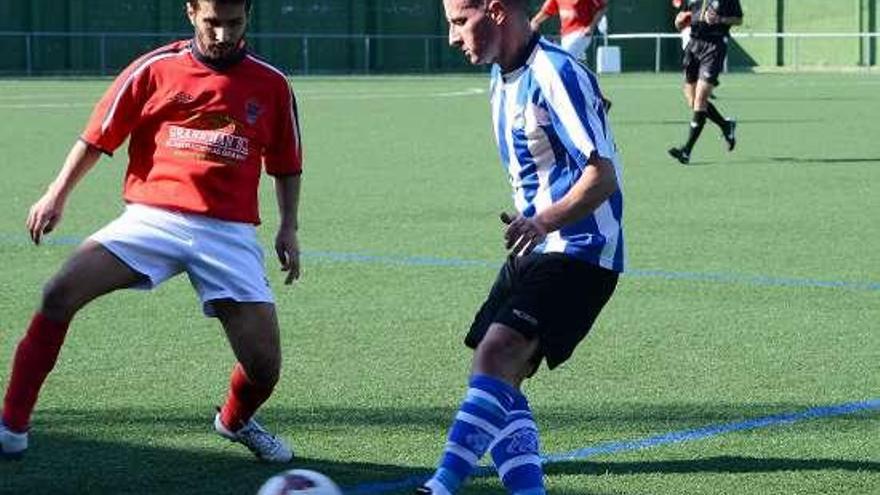 Un momento del partido entre Bahía y Caselas. // Gonzalo Núñez