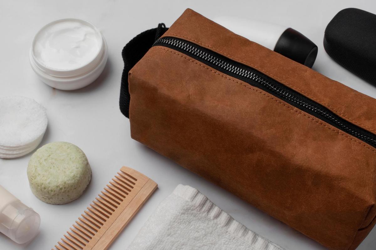 Neceser con productos de cuidado personal