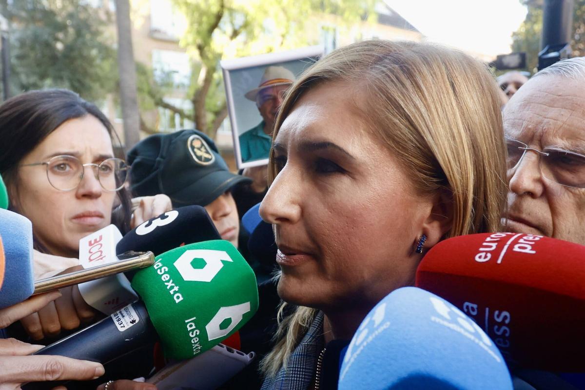 Salomé Pradas a la entrada de los juzgados de Catarroja