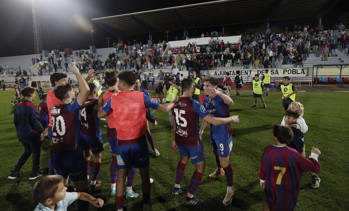 El Poblense celebra su clasificación para la Copa del Rey