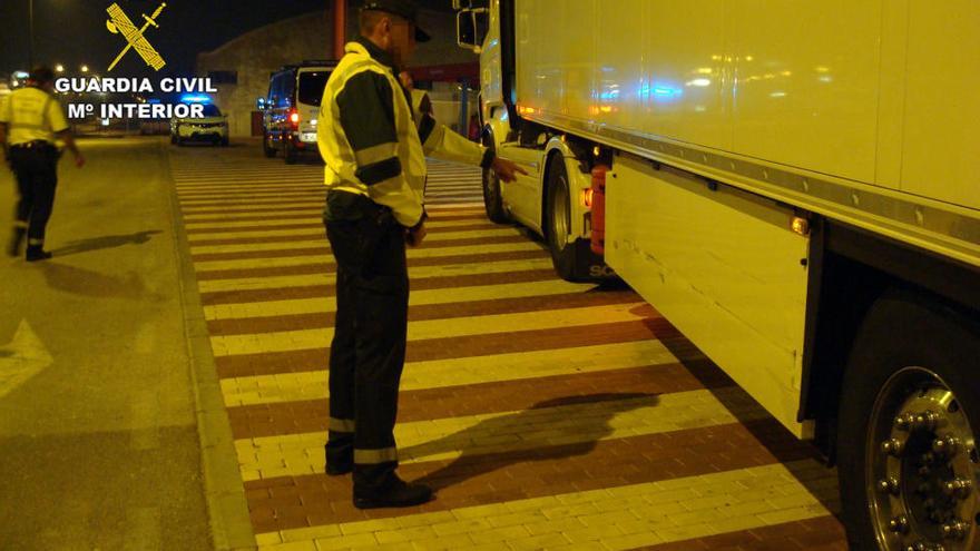 La Guardia Civil detiene a dos conductores por circular de modo temerario y bajo la influencia de alcohol y drogas