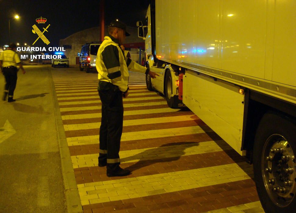 La Guardia Civil detiene a dos conductores por circular de modo temerario y bajo la influencia de alcohol y drogas