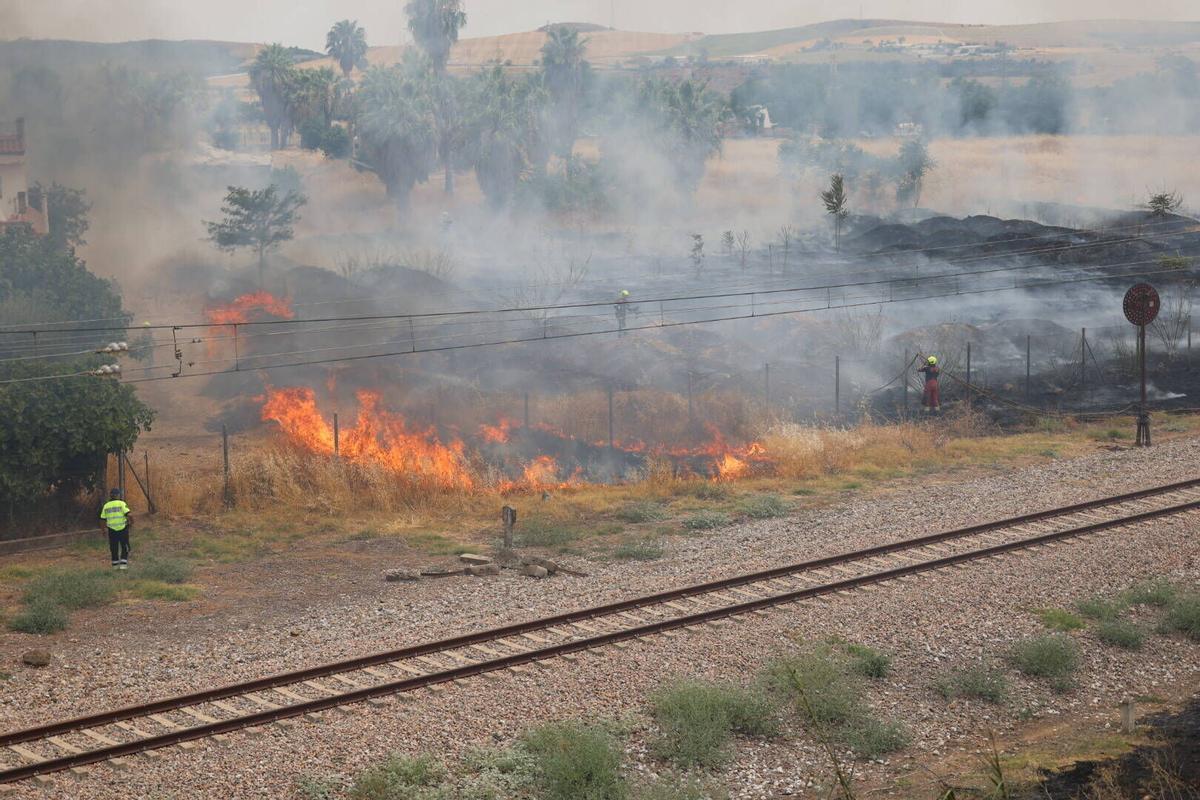 Gran incendio en la carretera del Aeropuerto