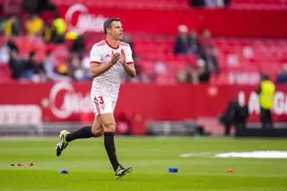 Azpilicueta y Maupay regresan con el Sevilla antes de visitar al Barça