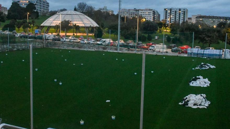 El futuro campo de fútbol de Eirís ya cuenta con césped artificial