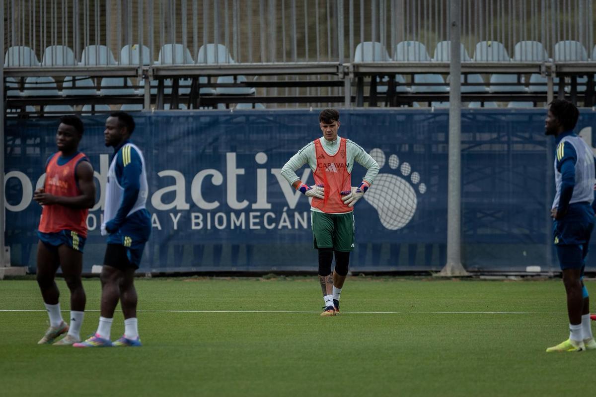 En imágenes | Entrenamiento del Real Zaragoza tras la derrota contra el Granada