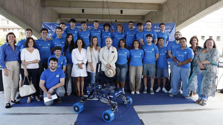 Este es el robot espacial asturiano, diseñado por universitarios, que está preparado para trabajar en Marte y que escancia culetes de sidra