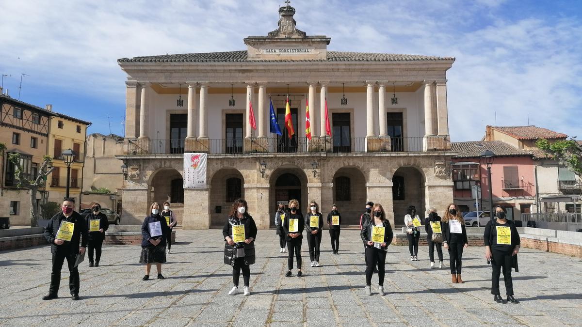 Profesionales del sector de la imagen personal se concentran en la Plaza Mayor de Toro