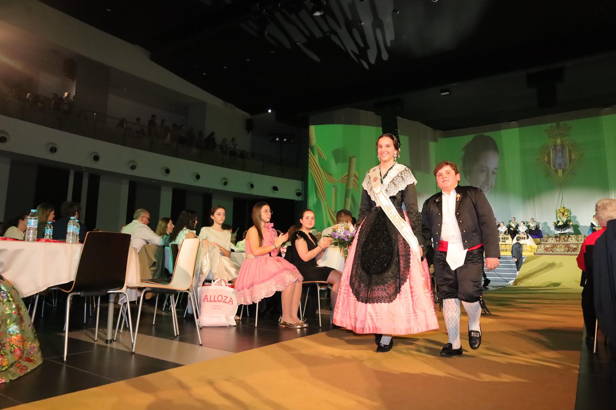 Galania a la reina infantil de las fiestas de la Magdalena