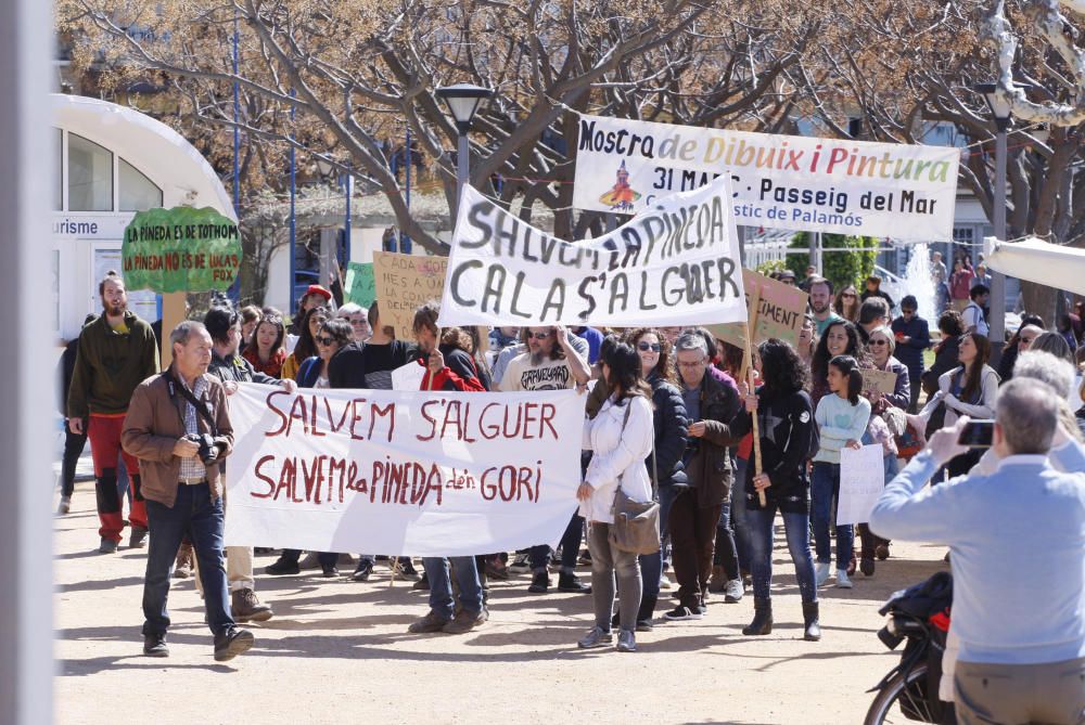 Manifestació de la plataforma Salvem la Pineda d''en Gori a Palamós