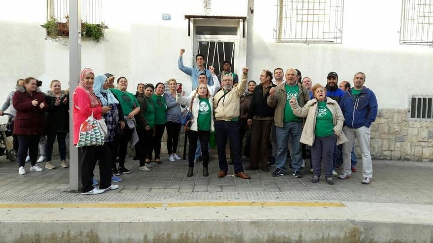 La Plataforma de Afectados por la Hipoteca frena el desahucio de una familia con tres hijos menores