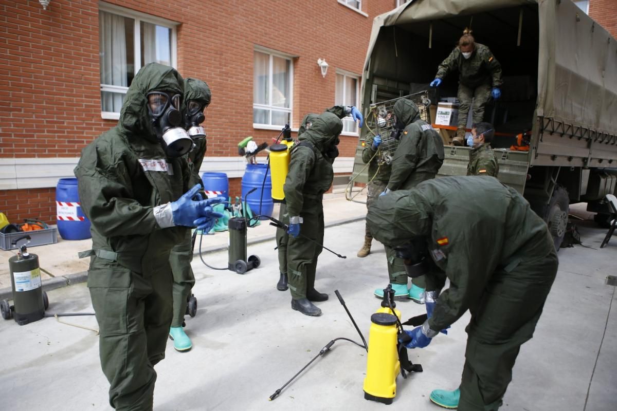 Desinfección de residencias por la Brigada Aragón I