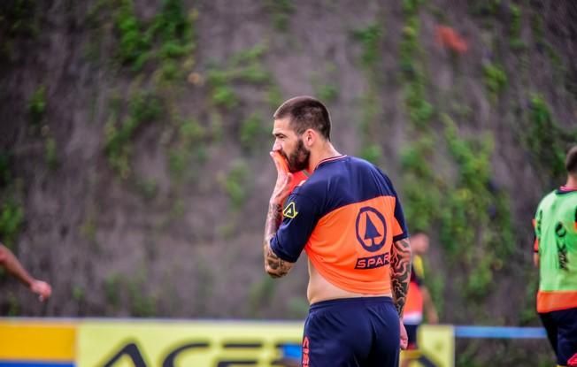 Entrenamiento de la UD Las Palmas en Barranco ...