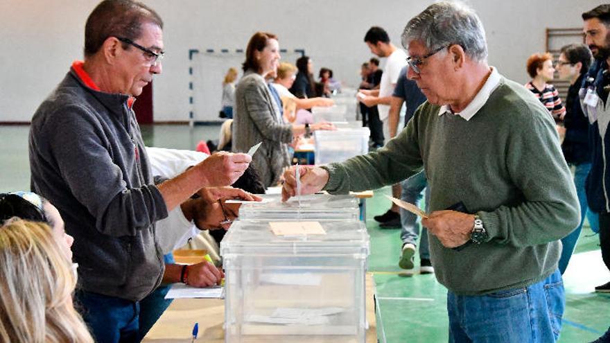 Electores ejercen su derecho al voto en las pasadas elecciones generales.