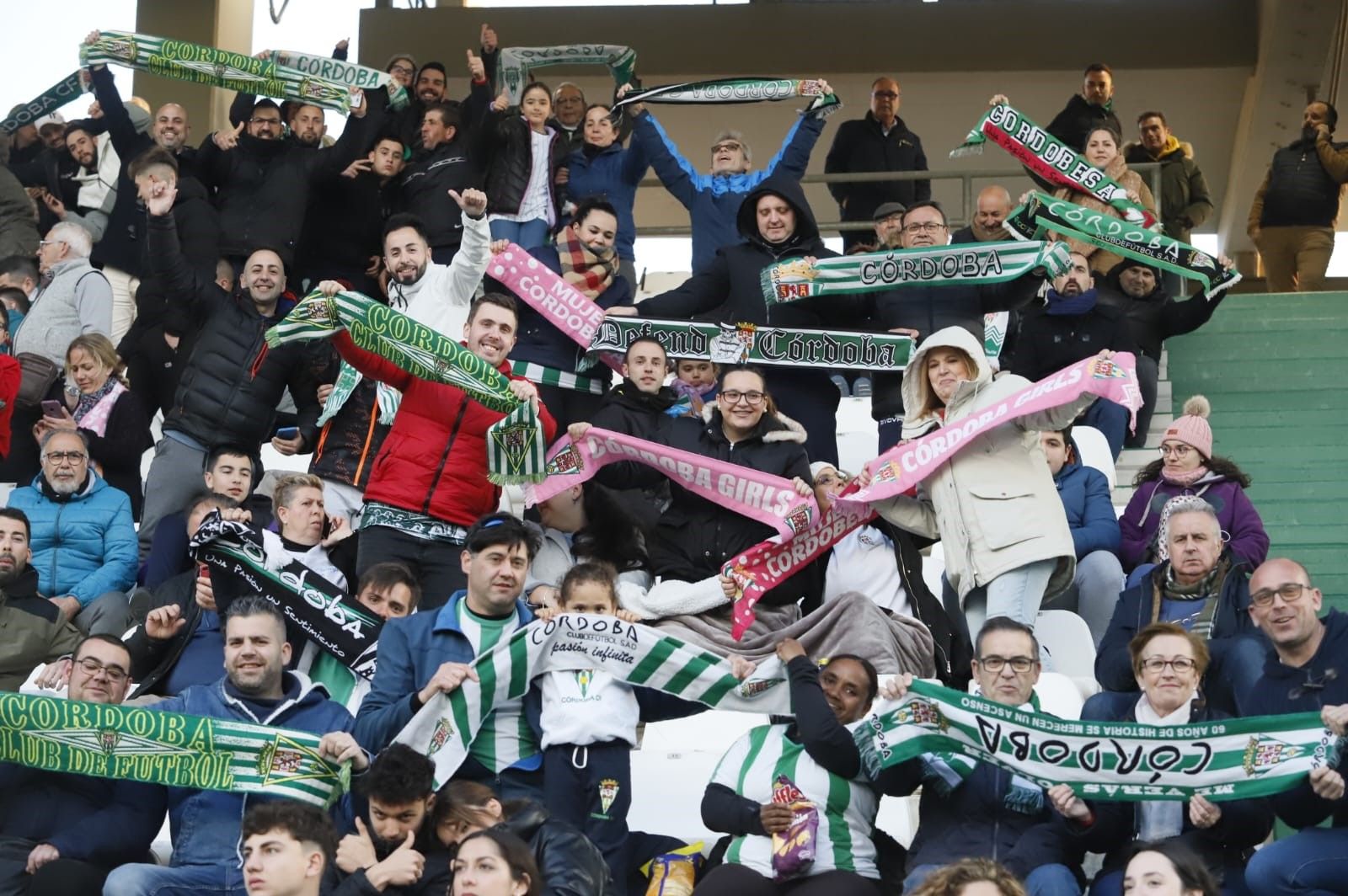 La afición blanquiverde en El Arcángel en el Córdoba CF- Real Madrid Castilla