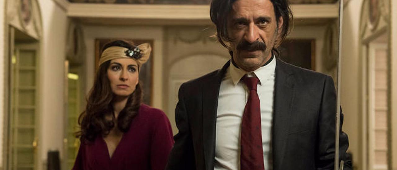 Susana Córdoba, con Nacho Fresneda, en &#039;El Ministerio del Tiempo&#039;.