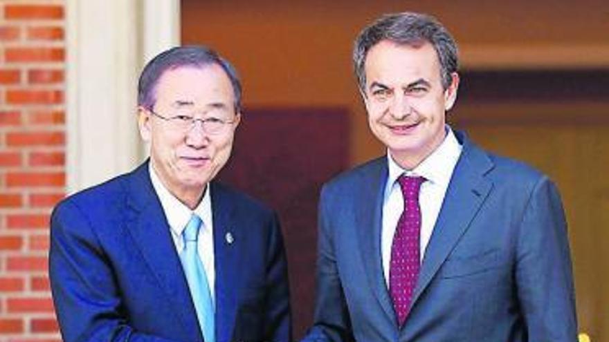Zapatero y el secretario general de la ONU, Ban Ki-moon, ayer, en Moncloa.