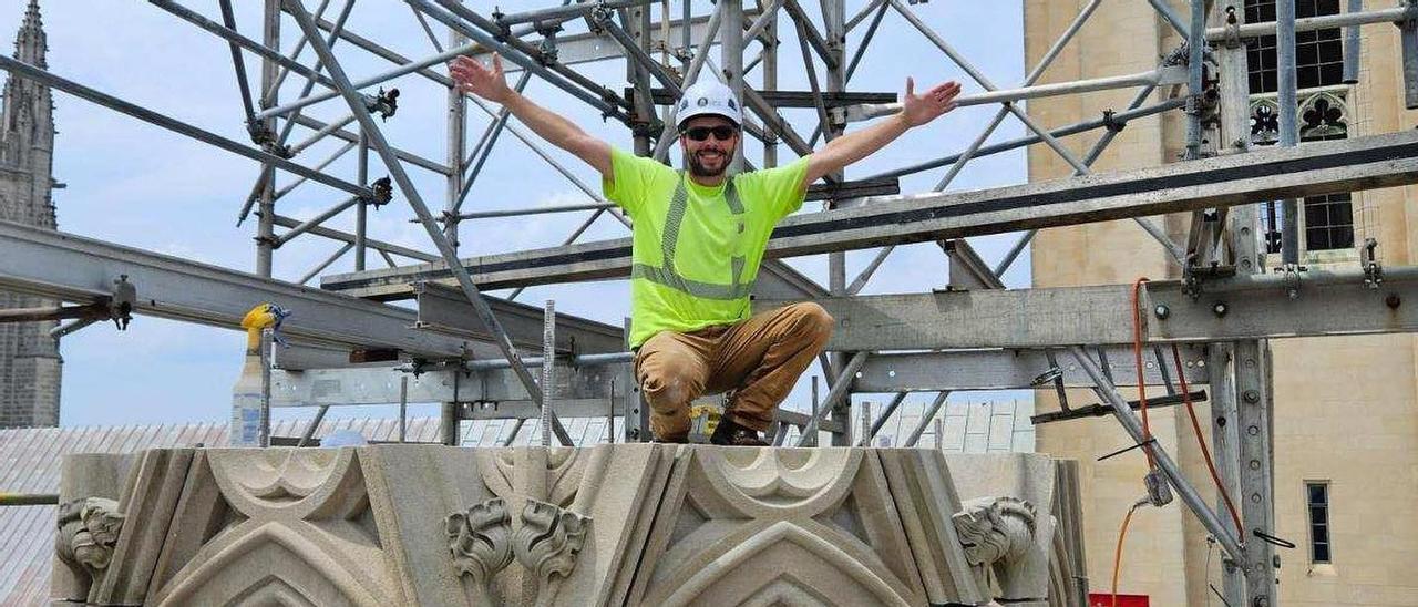 David Sieiro, trabajando en la Catedral Nacional de Washington