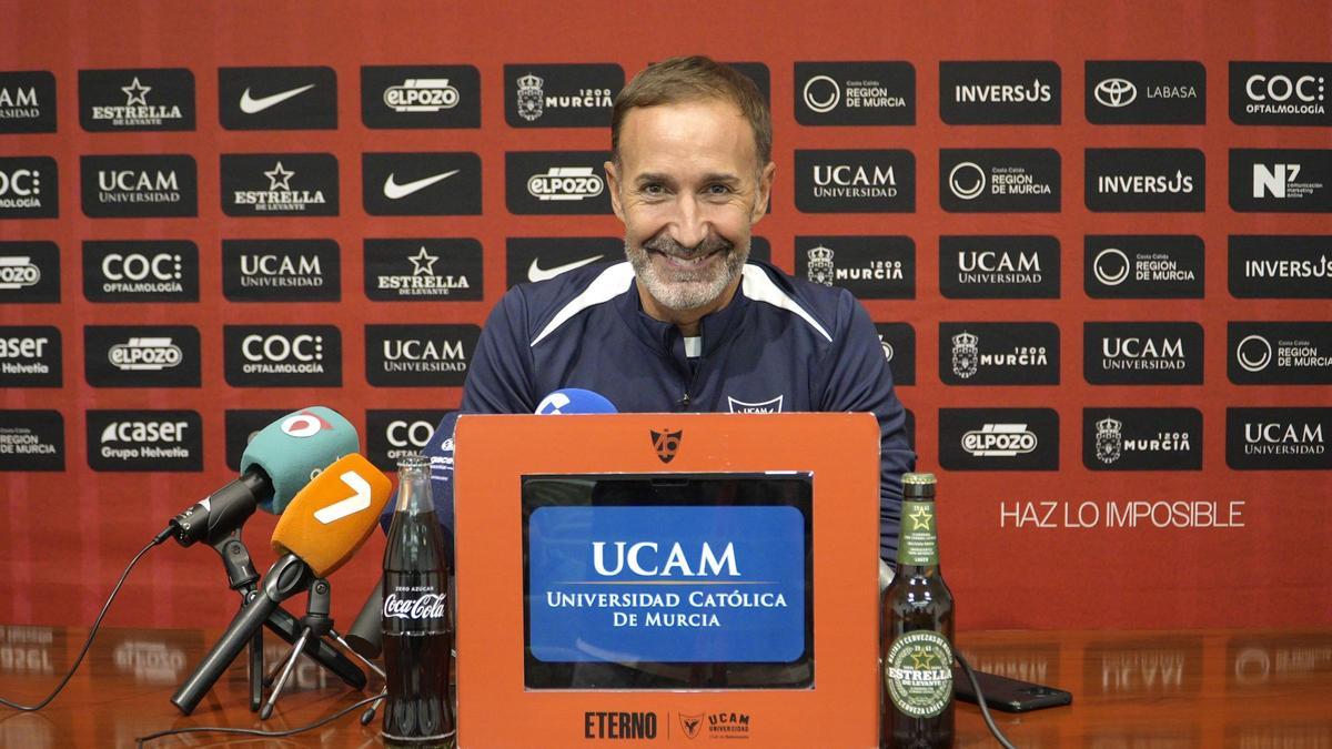 Sito Alonso, entrenador del UCAM Murcia, en rueda de prensa