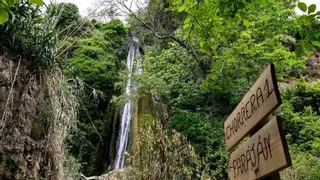 Esta es la ruta de senderismo más refrescante de Málaga, con saltos de agua y dos cascadas de 20 metros de altura
