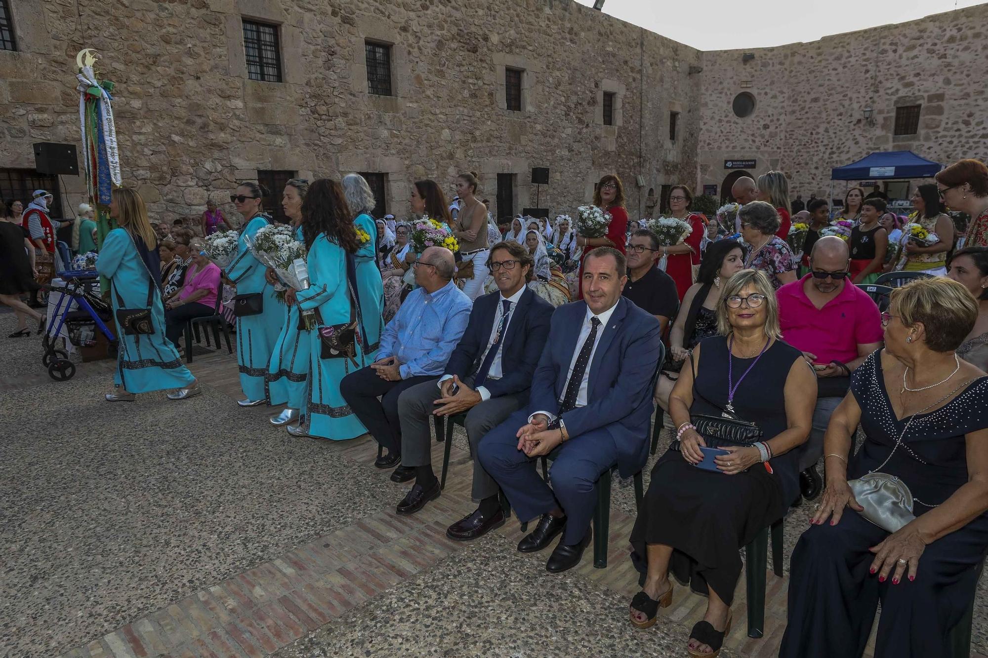 Manto de flores para la patrona de Santa Pola