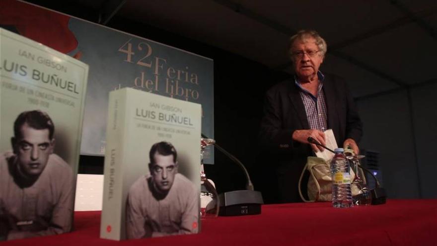 Ian Gibson: &quot;El informe deshace las mentiras del franquismo sobre Lorca&quot;