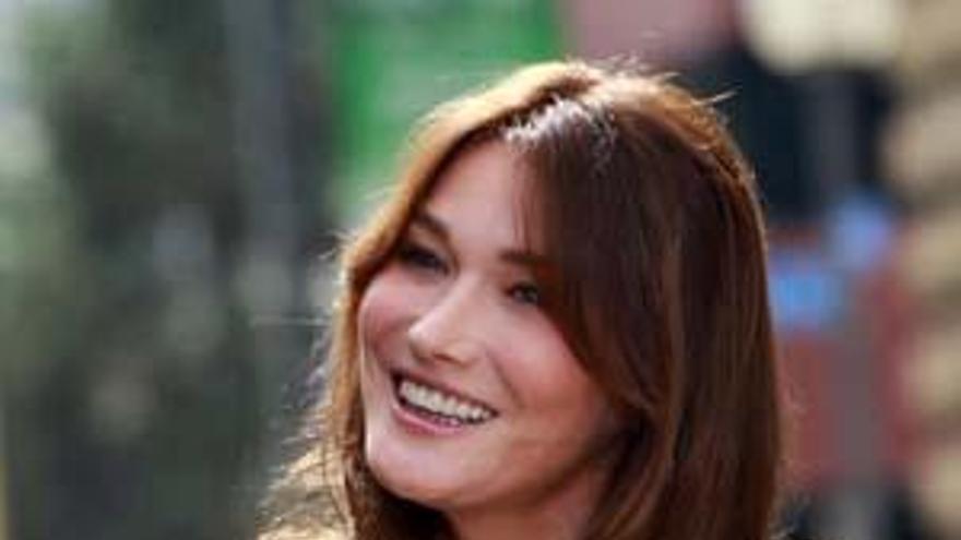 Carla Bruni dice &quot;sí&quot; a Woody Allen