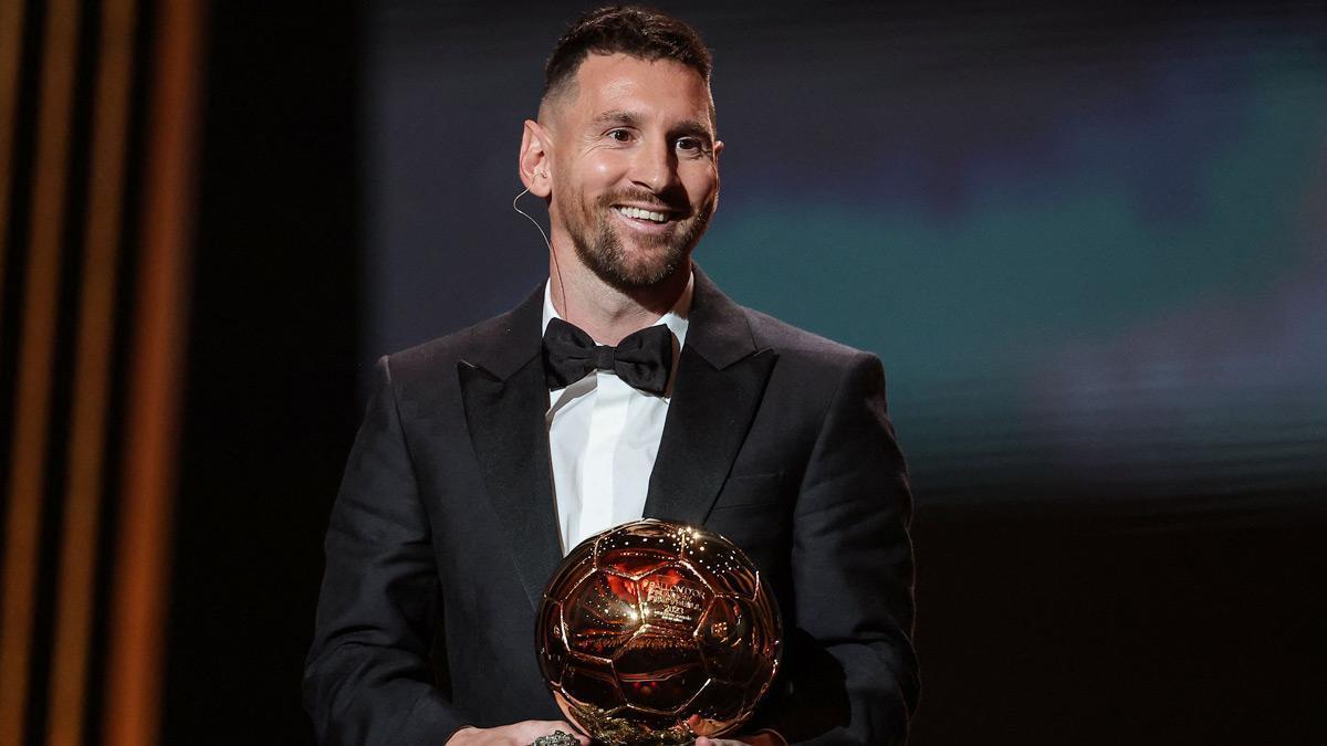 Leo Messi con el Balón de Oro.