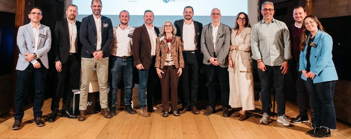 El equipo de Domonova, junto a representantes de empresas colaboradoras.
