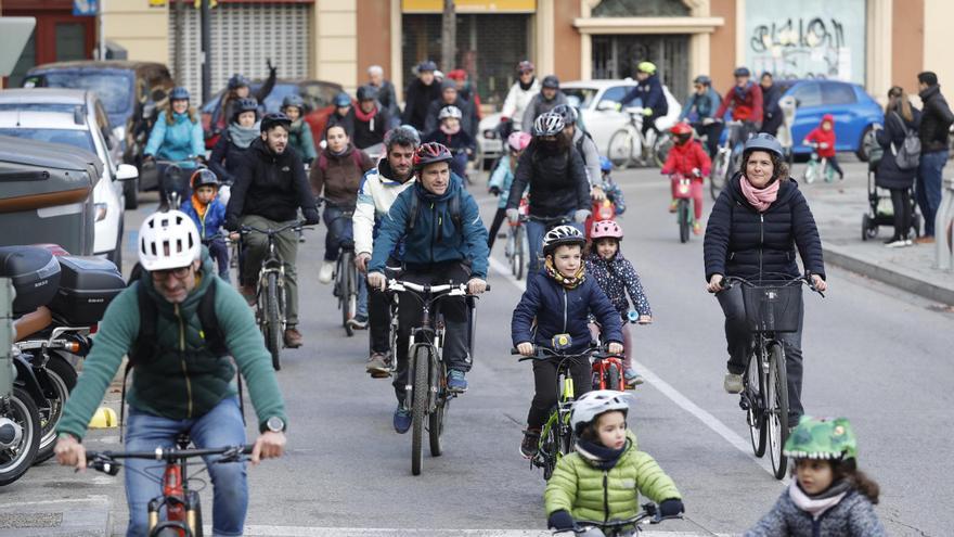 Mou-te en Bici demana forçar els vehicles a motor a no entrar al centre de Girona