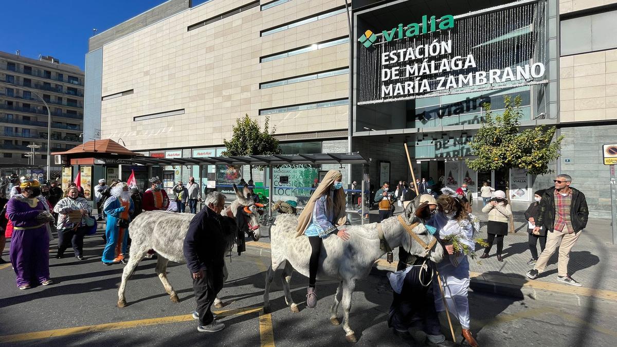 Belén viviente contra los recortes de frecuencias de trenes de Cercanías en Málaga