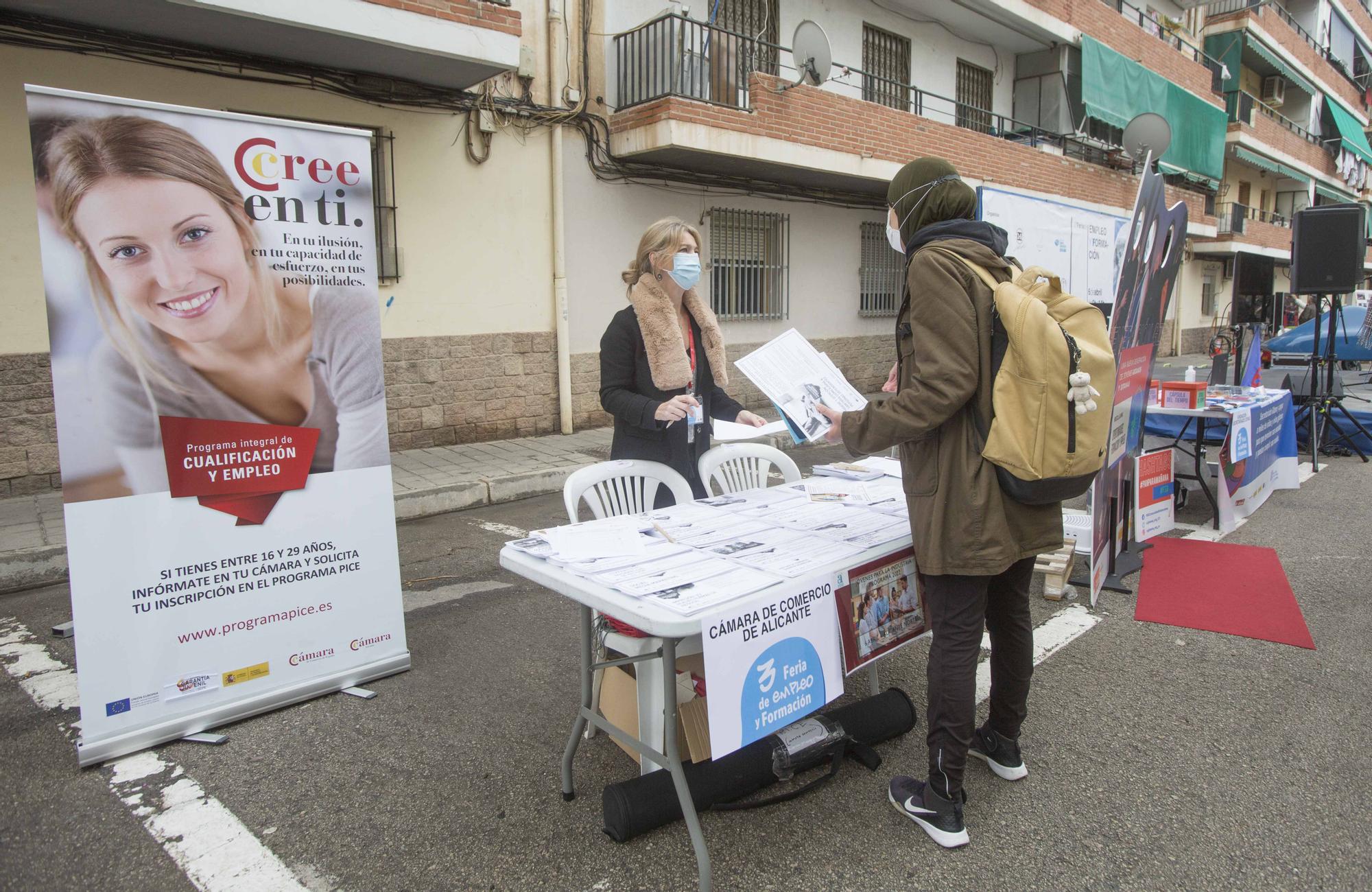 Talleres de estética, emergencias y laboratorios, en plena calle de Alicante