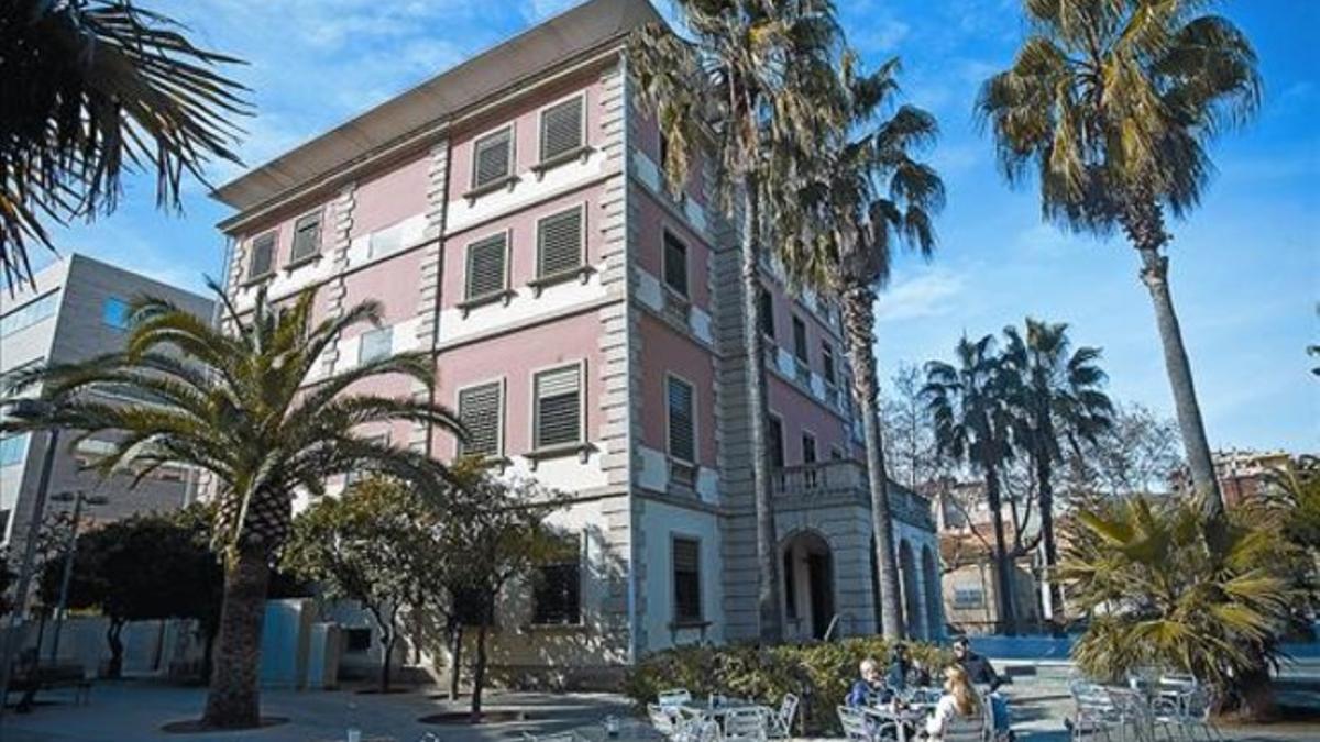 EL AYUNTAMIENTO 3 Casa consistorial de Castelldefels, cuya construcción también está bajo sospecha.