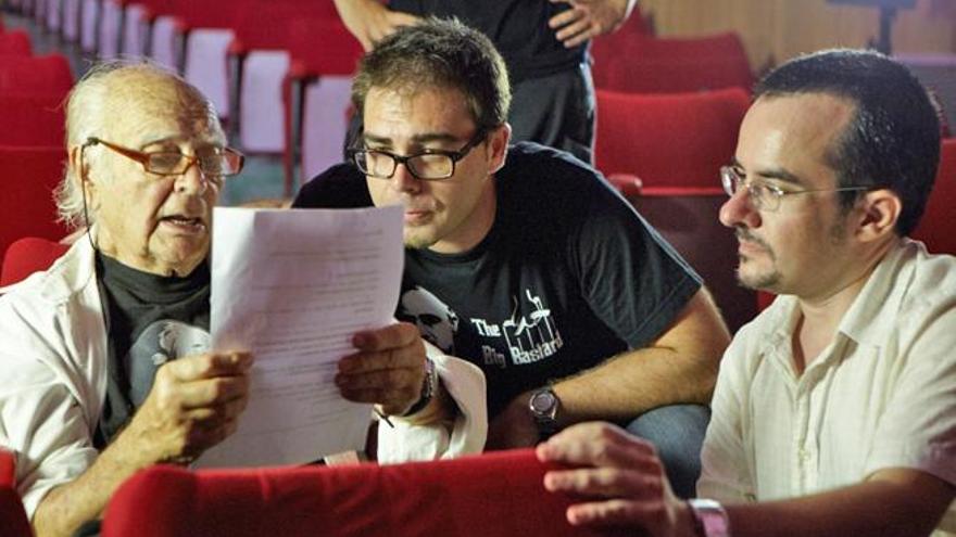 Antonio Isasi-Isasmendi, Héctor Escandell y Vicente Torres, durante el rodaje.