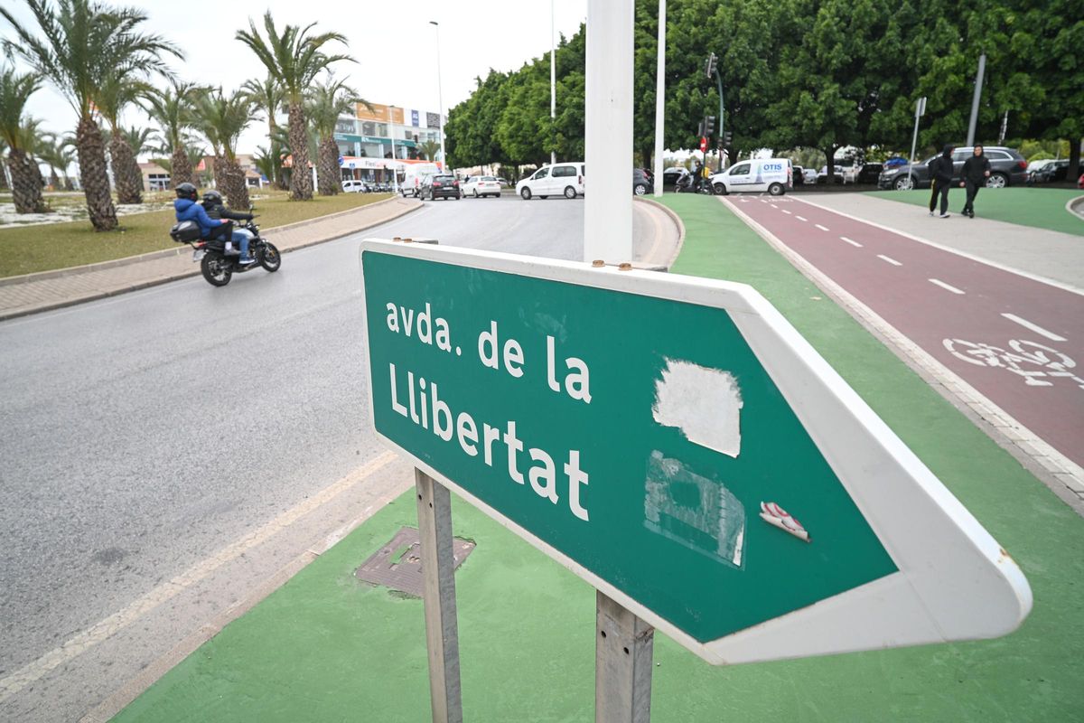La rotonda de l'Aljub, un punto neurálgico de tráfico en la avenida de la Libertad, en Elche