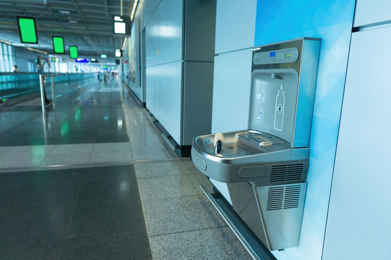 Con el truco de la botella de agua, olvídate de pagar un dineral por hidratarte.