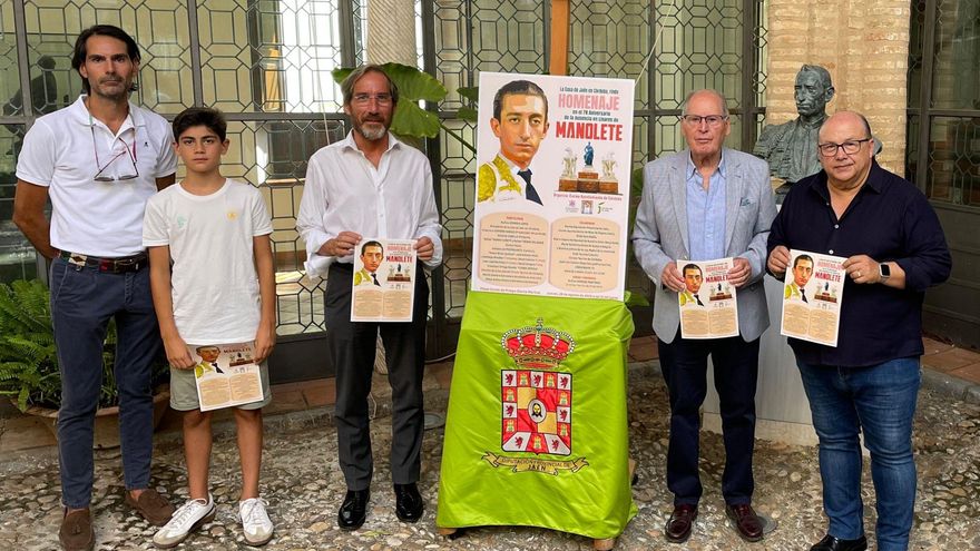 Presentación del cartel del acto en homenaje a Manolete, organizado por la Casa de Jaén en Córdoba.