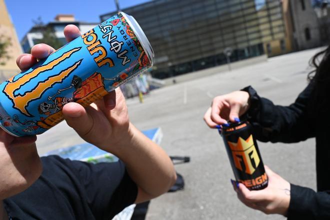 Preocupació per l’elevat consum de begudes energètiques en menors: "De tants anys i tantes llaunes, jo crec que ja m’hi he acostumat"