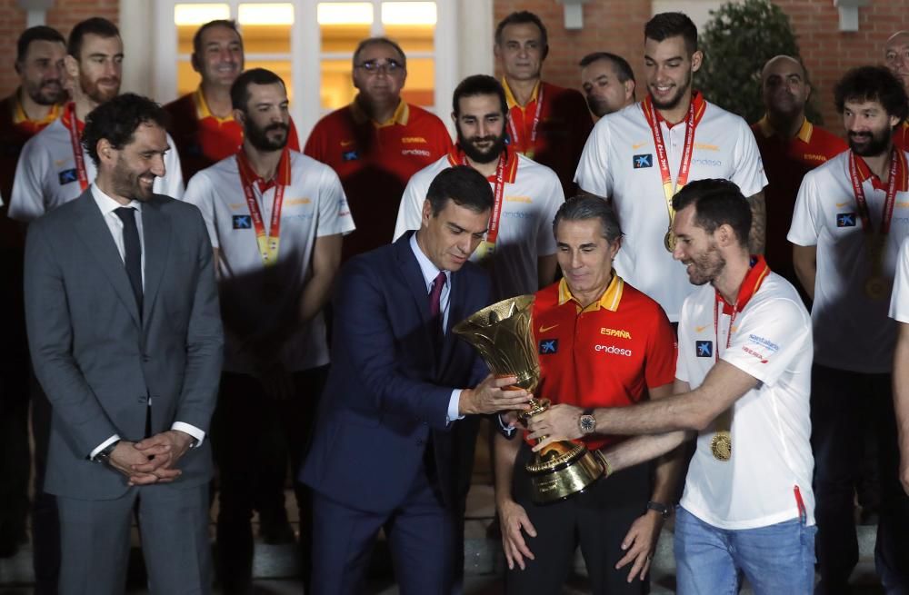 Los Reyes y Sánchez reciben a los campeones.