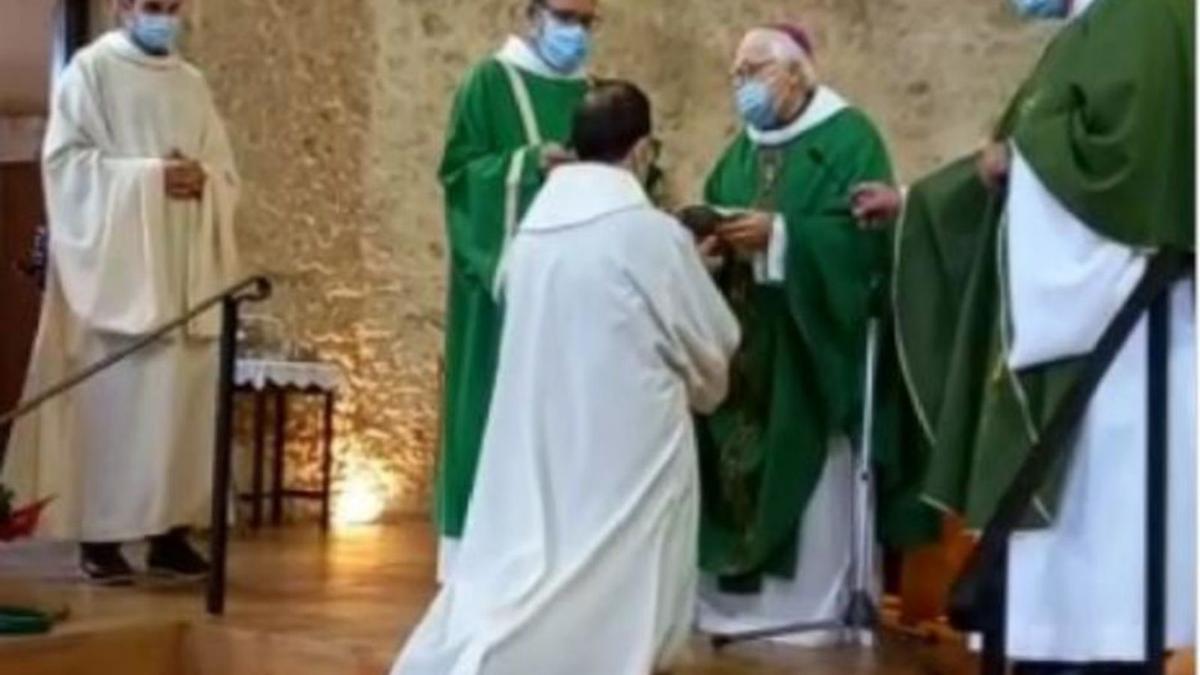 Joan Puig rep els ministeris laicals a la parròquia de Cornellà del Terri  | BISBAT DE GIRONA
