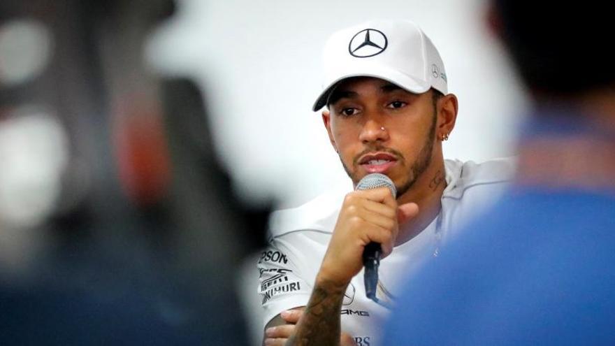 Lewis Hamilton en la rueda de prensa previa al GP de Malasia.