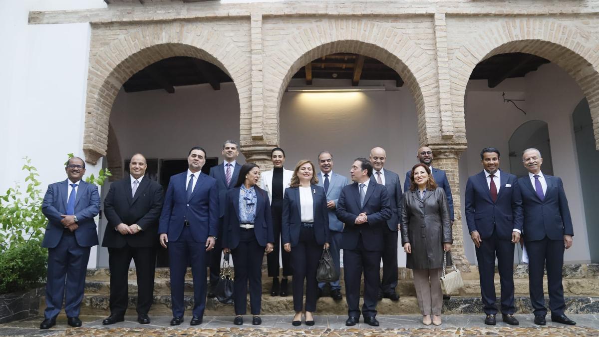 El ministro de Exteriores de España se ha reunido con los embajadores árabes en la Casa Árabe de Córdoba.