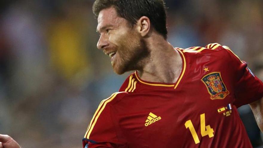 Xabi Alonso, marca el gol en su partido número 100.