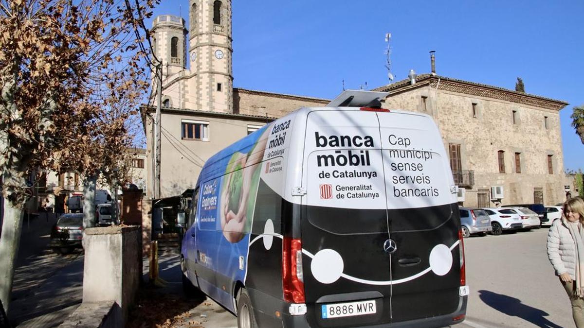 La banca mòbil s'atura dos cops al mes a Olost