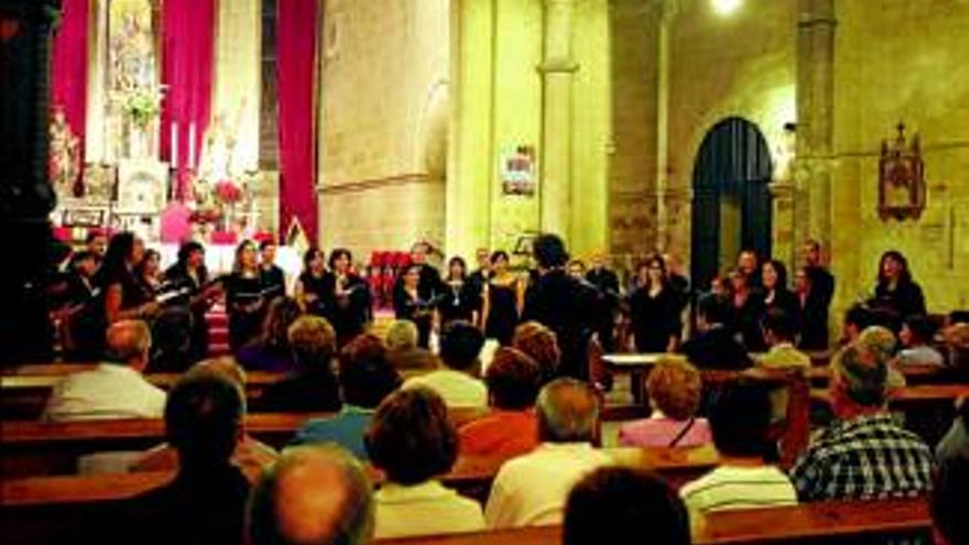 Concierto del coro averroes en la iglesia de san pablo