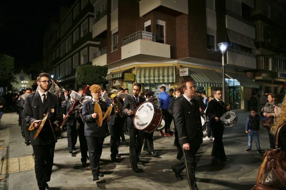 Algunas de las imágenes decanas de la Semana Santa se acercaron al mar y los paseos en Martes Santo